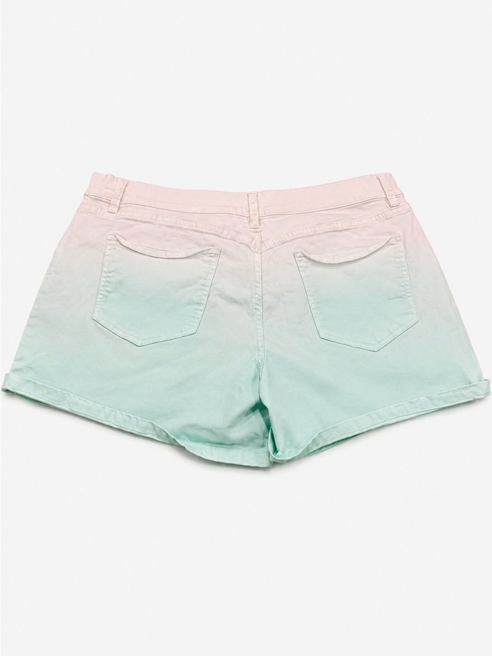 Soho White Denim Shorts with Subtle Stitching
Hombre’ White to Mint Green